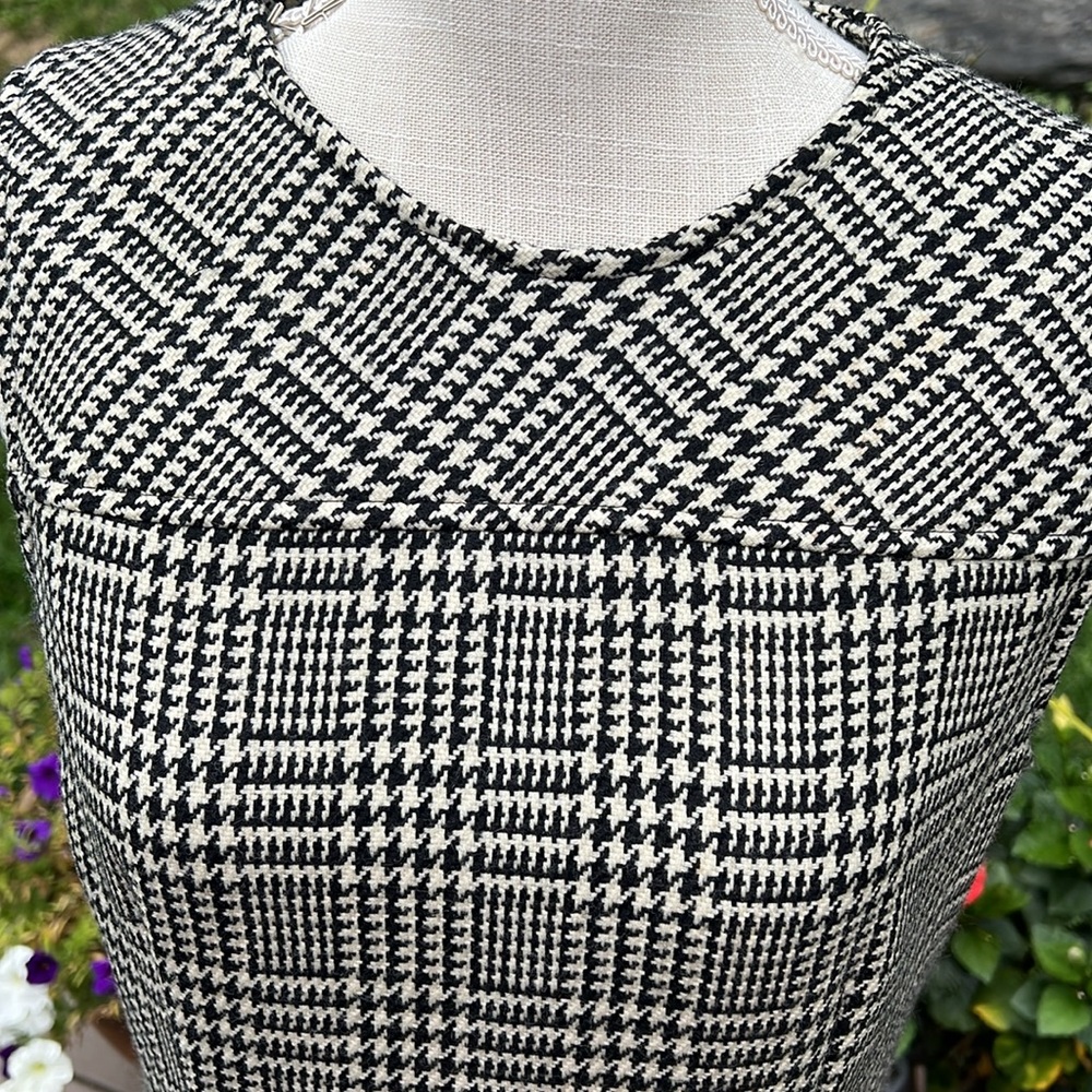 Talbots sleeveless black and off white lined houndstooth 100% Wool dress Size 8P